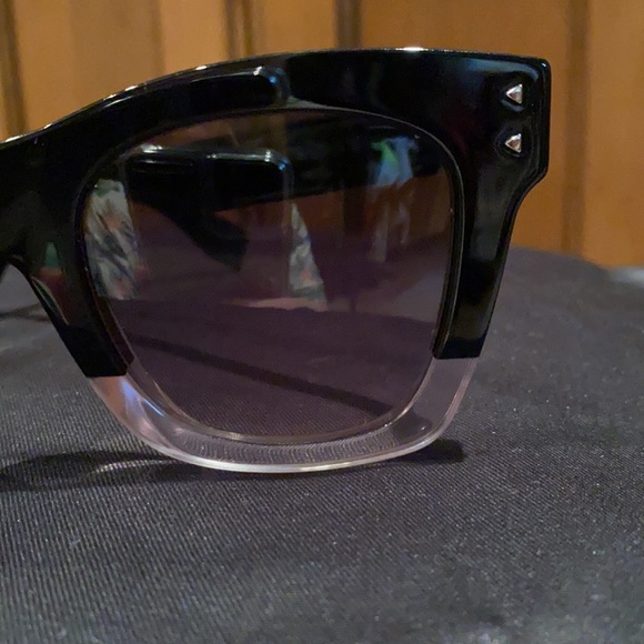 Fendi Sunglasses - Picture 10 of 11
